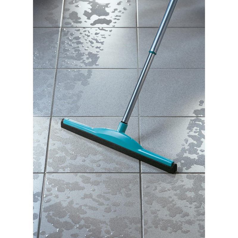 Afbeelding laden in galerijviewer, Leifheit watertrekker 45 cm met telescoopsteel
