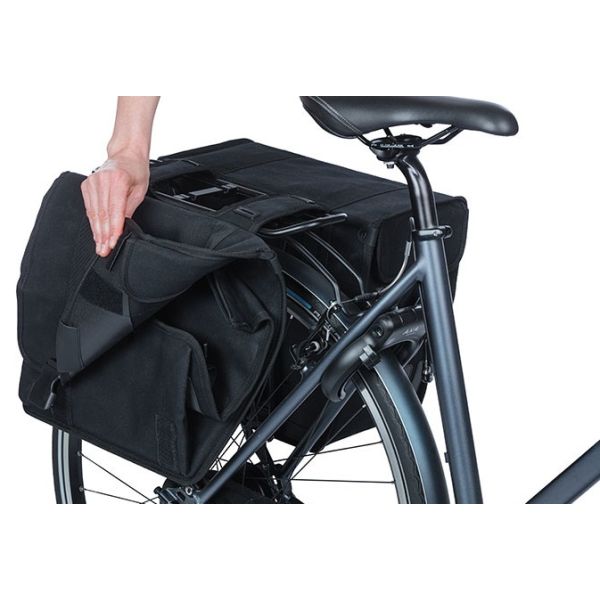 Afbeelding laden in galerijviewer, Basil Kavan Eco Classic 46L Dubbele Fietstas Zwart