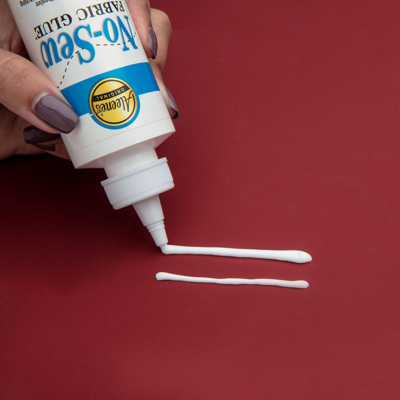 Afbeelding laden in galerijviewer, Aleene's • no-sew temporary fabric glue 118ml