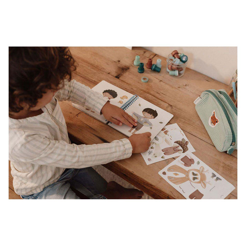 Afbeelding laden in galerijviewer, Little dutch dress up stickerboek jim forest friends
