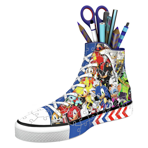 Afbeelding laden in galerijviewer, Ravensburger 3d puzzel pennenbak sonic the hedgehog sneaker 108 stukjes.