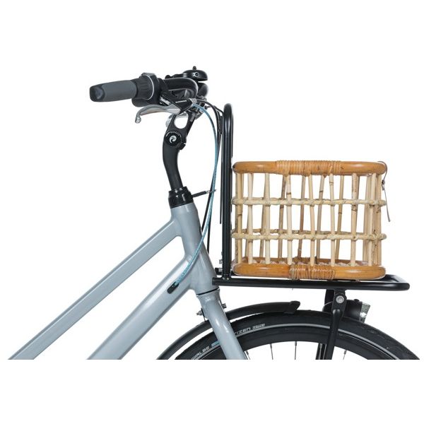 Afbeelding laden in galerijviewer, Basil Green Life - rotan fietsmand - medium - voorop natural bruin