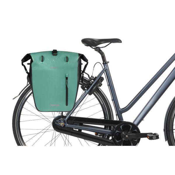 Afbeelding laden in galerijviewer, Basil enkele fietstas rivo l tarppaulin mik 25-31l 14 x 28 x 43 cm - groen zwart