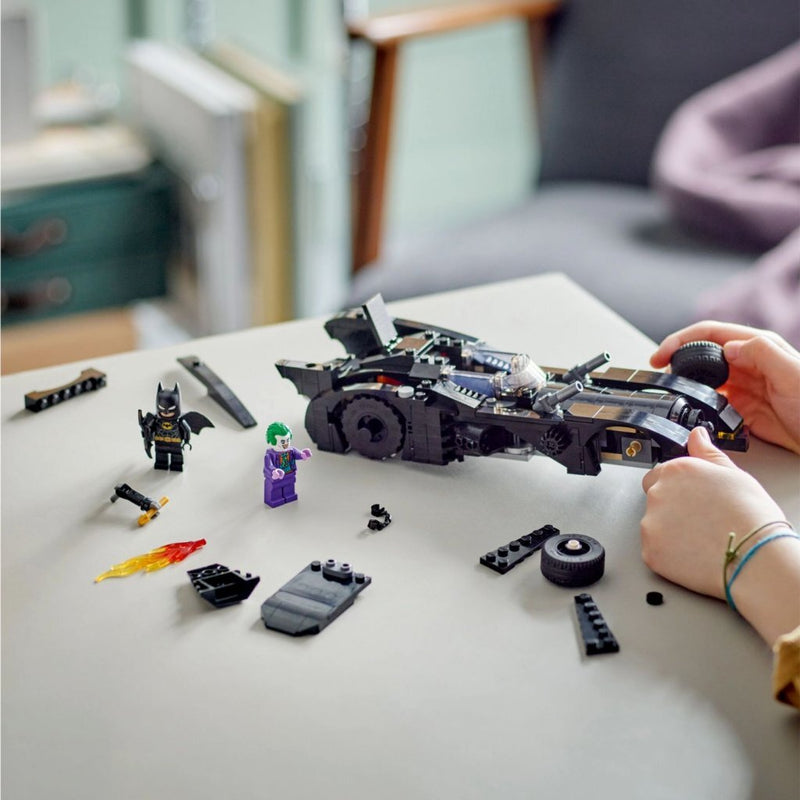 Afbeelding laden in galerijviewer, Lego Super Hero 76224 Batmobile vs The Joker Achtervolging