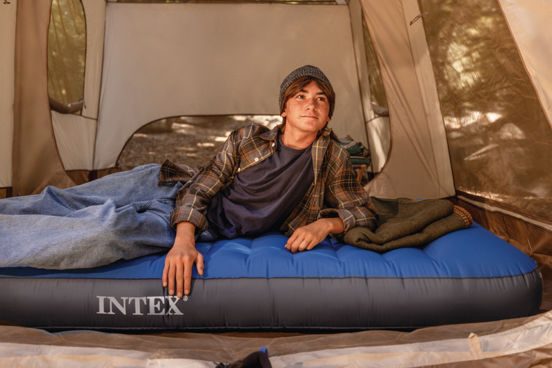Afbeelding laden in galerijviewer, Intex 64011 truaire twin dura-beam camping matras 191x99x22 cm + quickfill usb150 pomp blauw