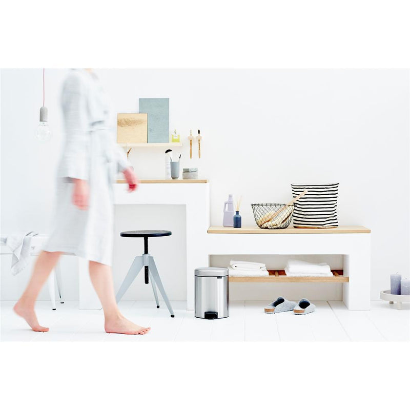 Afbeelding laden in galerijviewer, Brabantia pedaalemmer newicon 5 ltr mat steel fingerprintproof