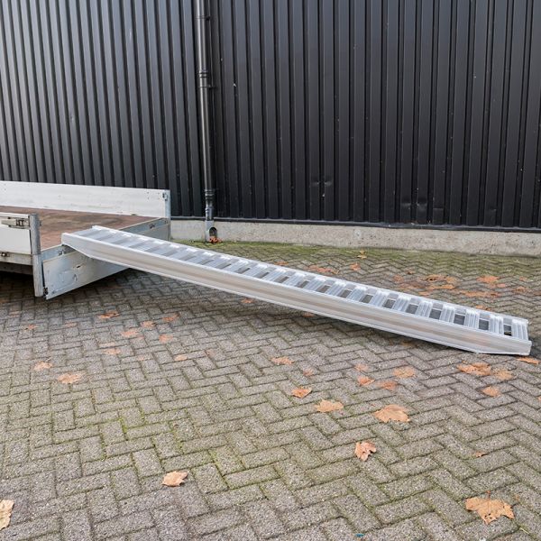 Afbeelding laden in galerijviewer, Oprijplank stuk 350 cm 2500kg.