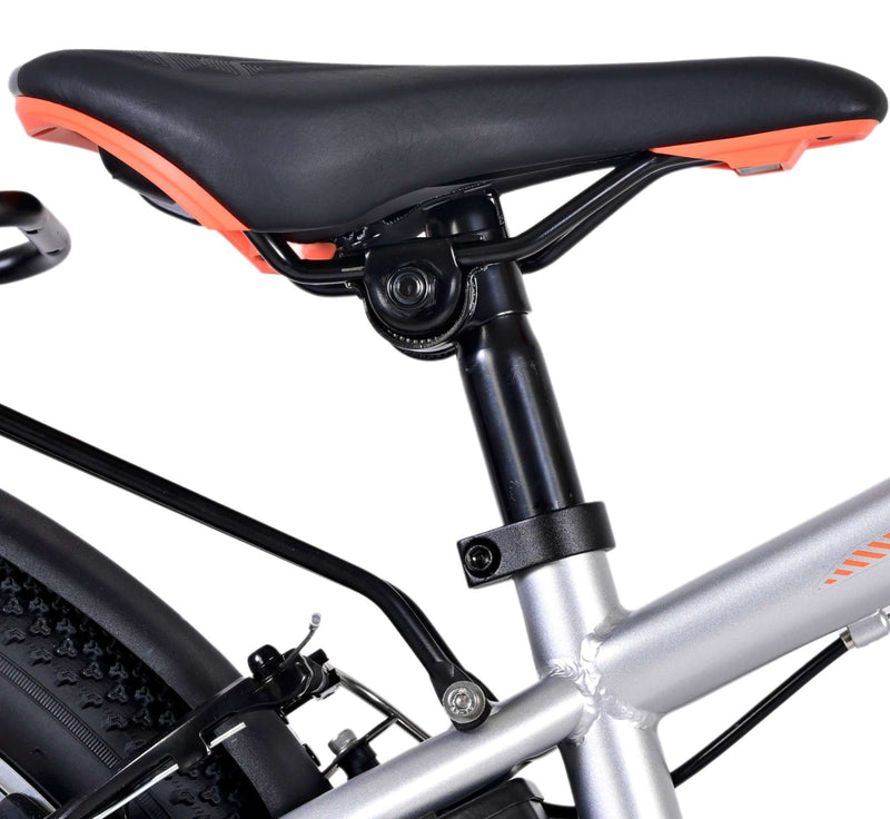 Afbeelding laden in galerijviewer, Volare Cross Kinderfiets Jongens 24 inch Zilver 18 versnellingen Twee handremmen