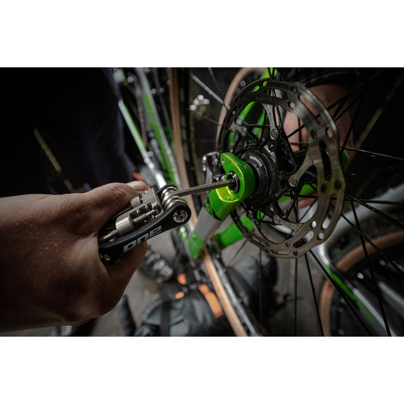 Afbeelding laden in galerijviewer, ONE One multi tool 12 unisize black