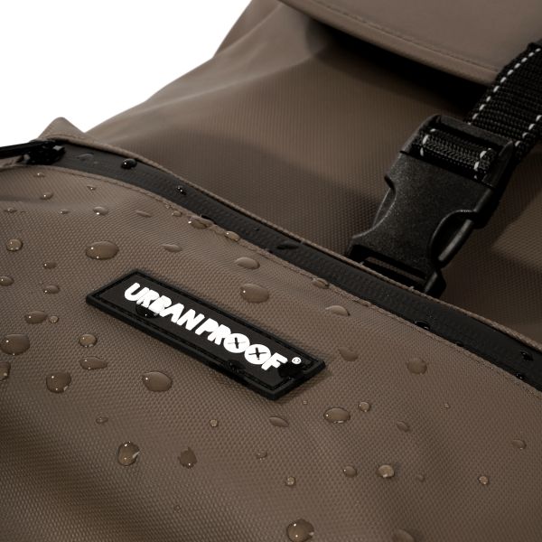 Afbeelding laden in galerijviewer, Urbanproof tas double cargo up recycle 38l bruin