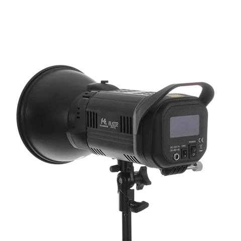 Afbeelding laden in galerijviewer, Falcon Eyes Bi-Color LED Lamp Dimbaar BL-10TD op Accu Demo