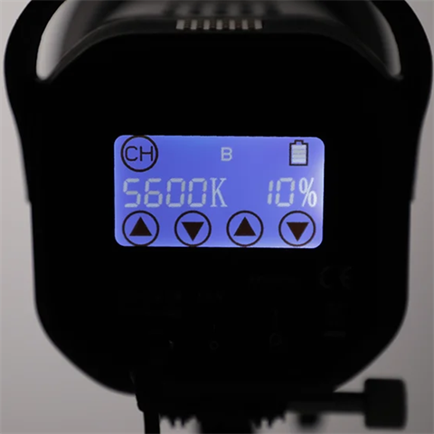 Afbeelding laden in galerijviewer, Falcon Eyes Bi-Color LED Lamp Dimbaar BL-10TD op Accu Demo