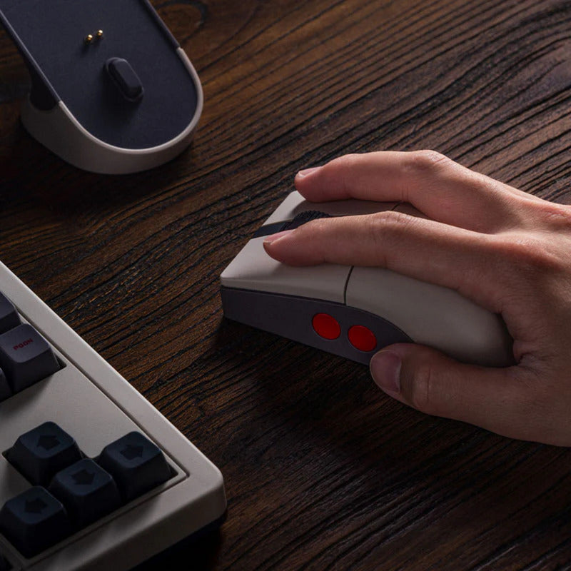 Afbeelding laden in galerijviewer, 8bitdo retro r8 mouse - n edition (grijs rood, 50 - 26000 dpi, bluetooth usb-c 2.4 ghz)