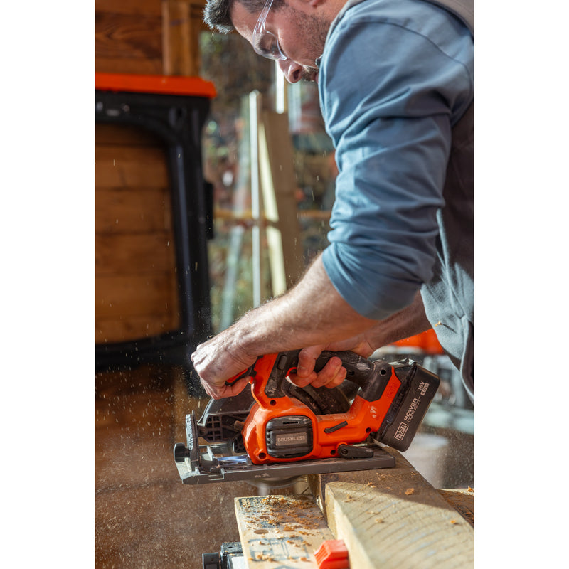 Afbeelding laden in galerijviewer, Black+decker 18v brushless cirkelzaag 165mm handcirkelzaag (zwart oranje, accu en oplader niet inbegrepen)