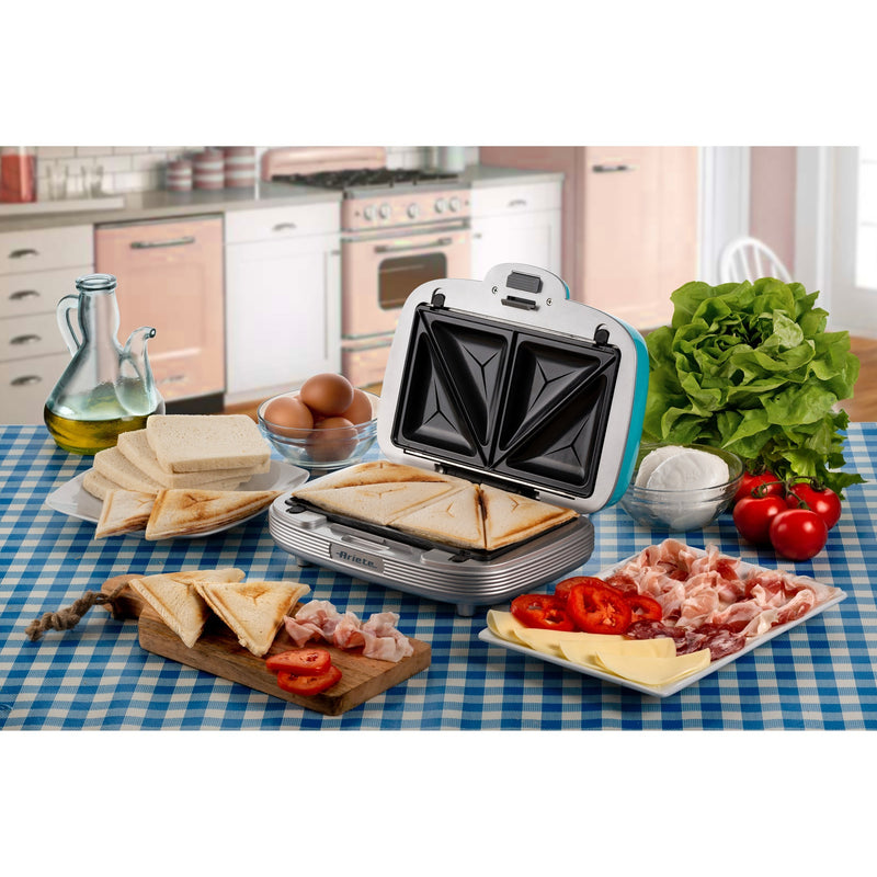 Afbeelding laden in galerijviewer, Ariete party time tosti cupcake maker 1972 01 sandwichmaker (lichtblauw)