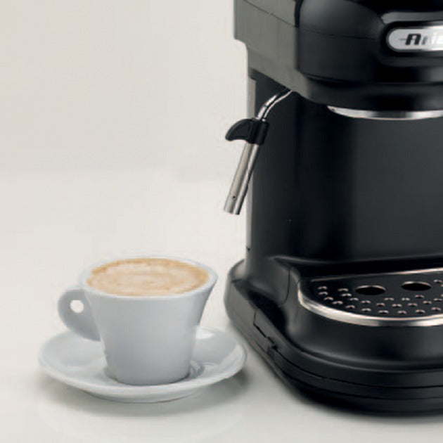 Afbeelding laden in galerijviewer, Ariete moderna espressomachine 1318 02 (zwart)