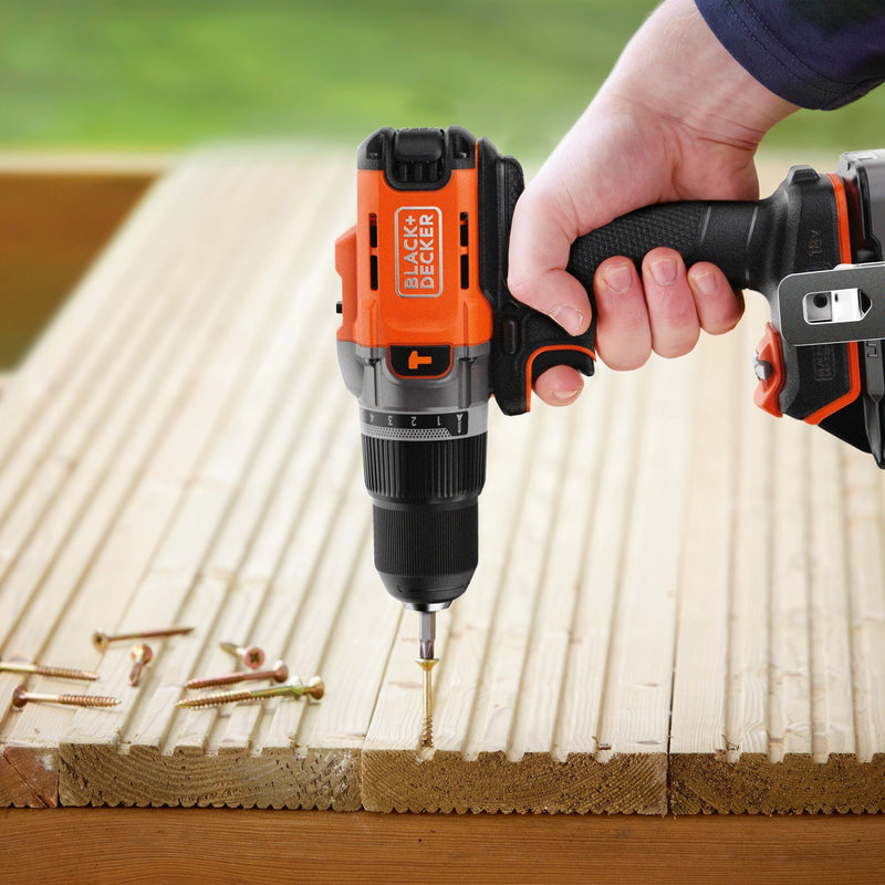 Afbeelding laden in galerijviewer, Black+decker 18v 2.0ah schroefklopboormachine (zwart oranje, accu en oplader inbegrepen.)