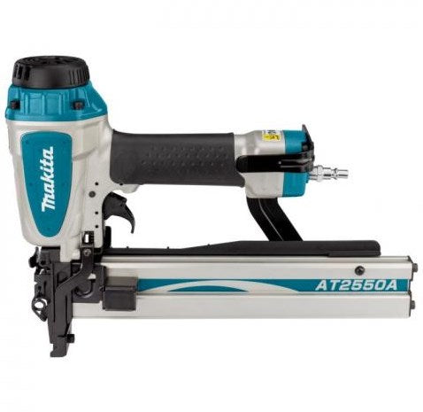 Afbeelding laden in galerijviewer, Makita at2550a 8 bar nietmachine (wide crown) met olie in doos