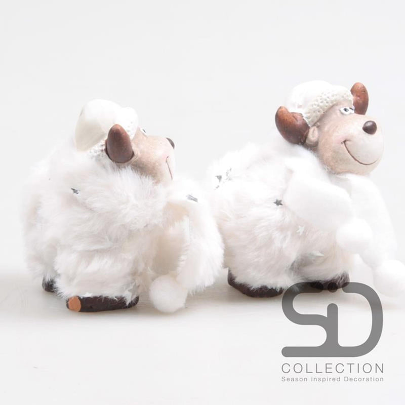 Afbeelding laden in galerijviewer, Season inspired decoration eland kerstfiguur terracotta staand zoe gus 7,5x4,5x8cm