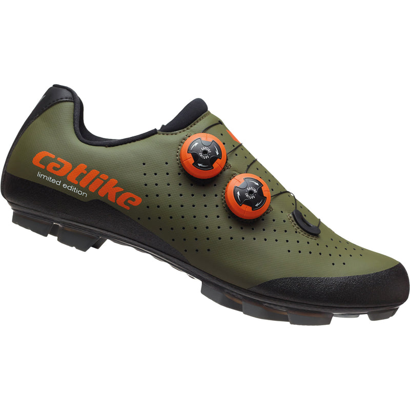 Afbeelding laden in galerijviewer, Buzaglo mtb schoenen mixino xc ltd edition carbon mt 42 groen
