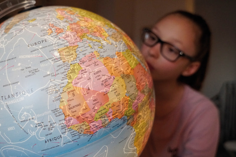 Afbeelding laden in galerijviewer, Atmosphere globe - dag nacht geographical globe - 30cm - nederlandstalig - wereldbol
