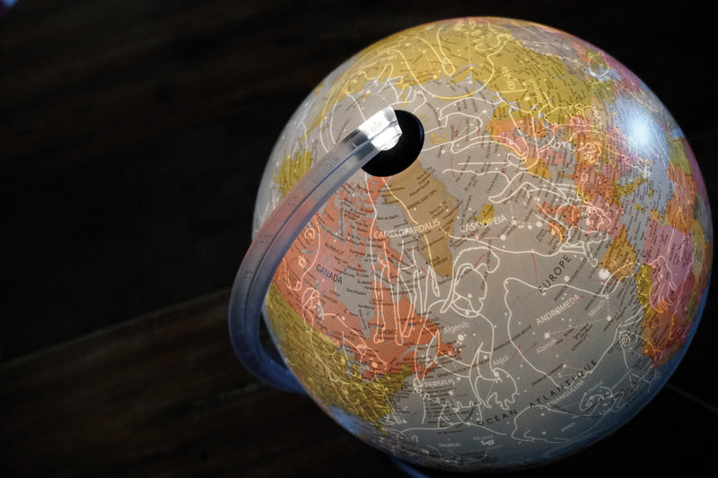Afbeelding laden in galerijviewer, Atmosphere globe - dag nacht geographical globe - 30cm - nederlandstalig - wereldbol
