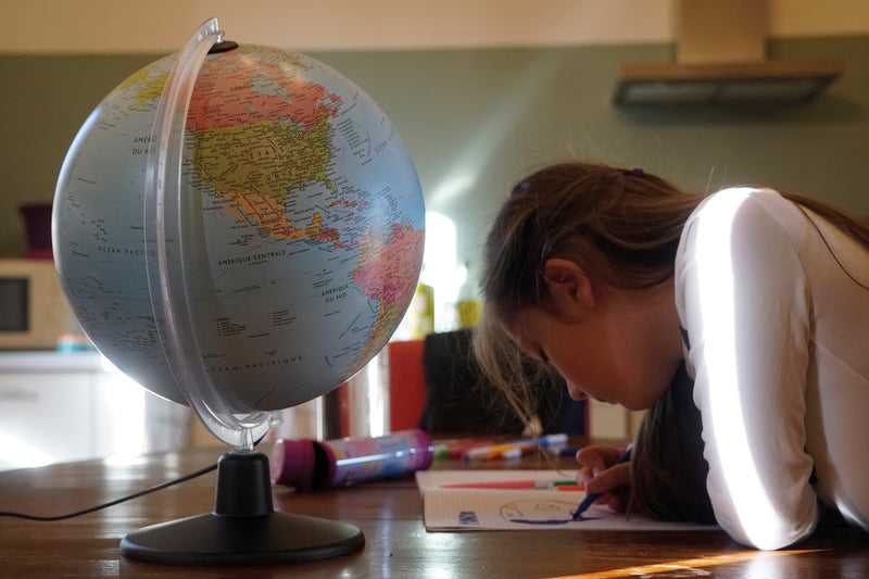 Afbeelding laden in galerijviewer, Atmosphere globe - dag nacht geographical globe - 30cm - nederlandstalig - wereldbol
