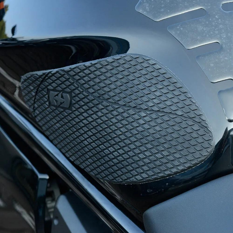Afbeelding laden in galerijviewer, Oxford tankpads gripper tank pads silicone black on the side
