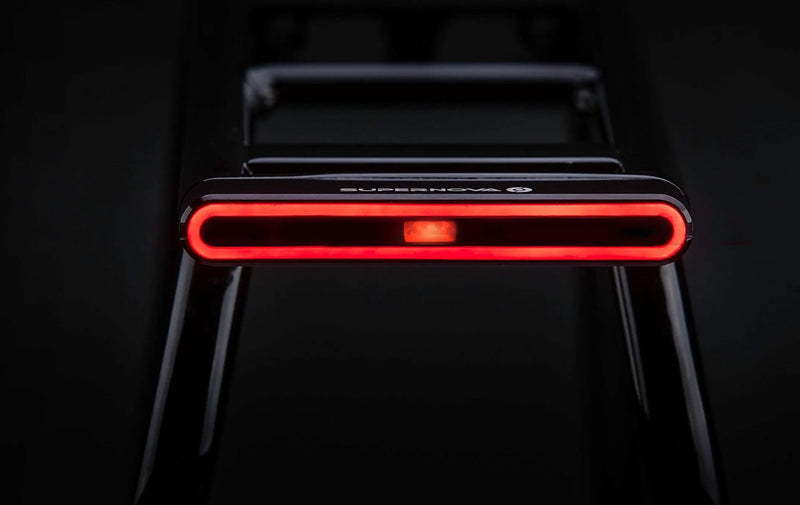 Afbeelding laden in galerijviewer, Supernova achterlicht tl3 max rear light spern.tl3 max polished black
