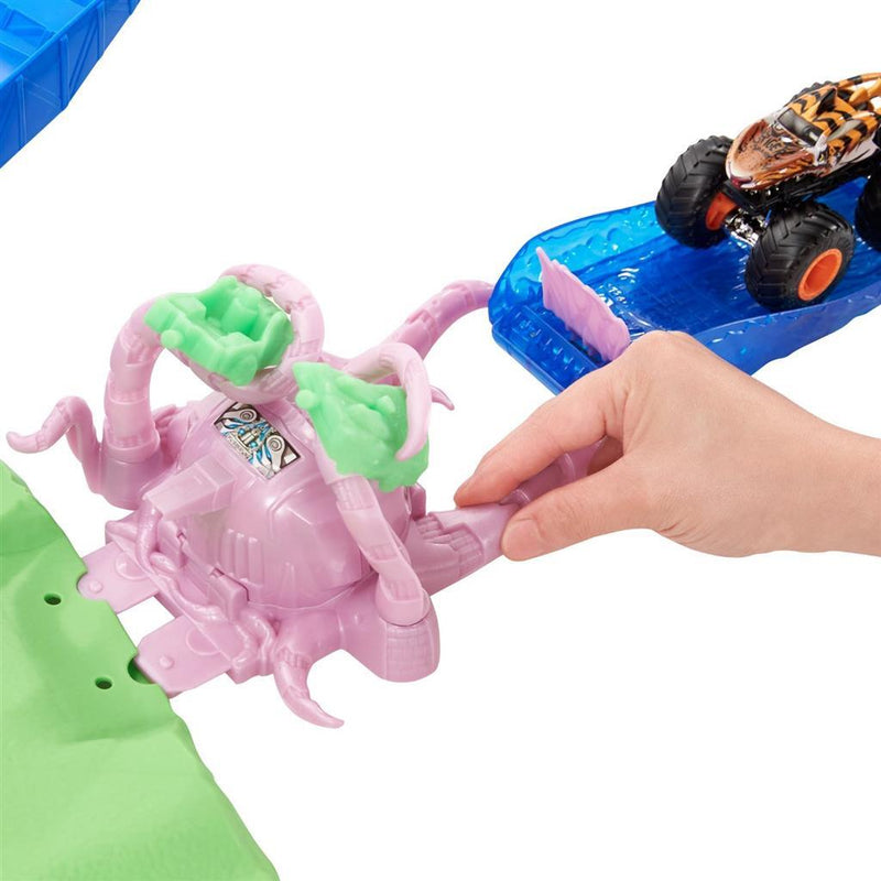 Afbeelding laden in galerijviewer, Mattel Monster Trucks T-Rex Volcano Arena
