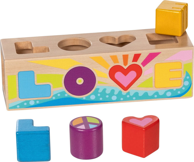 Afbeelding laden in galerijviewer, Goki houten sorteerbox vormenstoof love
