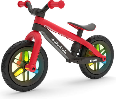 Chillafish loopfiets 2 jaar met glow led wielen - rood - lichtgewicht loopfiets jongens en meisjes tot 5 jaar met voetsteun, voetrem en verstelbaar zadel - met 12 rubberskin banden voor extra grip - geen batterijen nodig - model bmxie glow 2