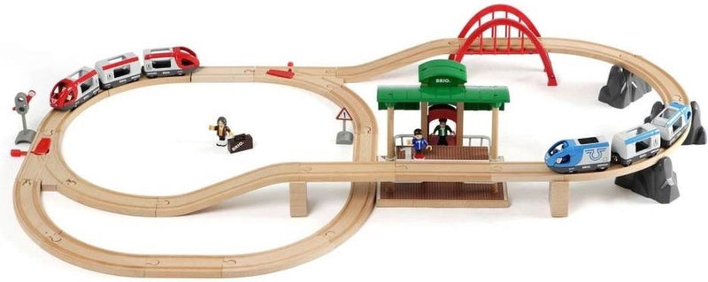 Afbeelding laden in galerijviewer, Brio treinset met perron en twee treinen - 42dlg.
