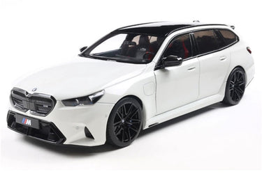 Solido bmw m5 touring (g99) '24, wit (alpine white solid) schaal 1:18