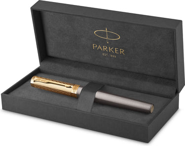 Parker ingenuity pioneers collection vulpen | grijze lak met gouden dop en details | fijn roestvrijstalen penpunt | zwarte inkt en converter | met geschenkdoos