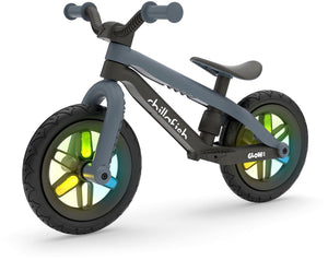 Chillafish loopfiets 2 jaar met glow led wielen - zwart- lichtgewicht loopfiets jongens en meisjes tot 5 jaar met voetsteun, voetrem en verstelbaar zadel - met 12 rubberskin banden voor extra grip - geen batterijen nodig - model bmxie glow 2