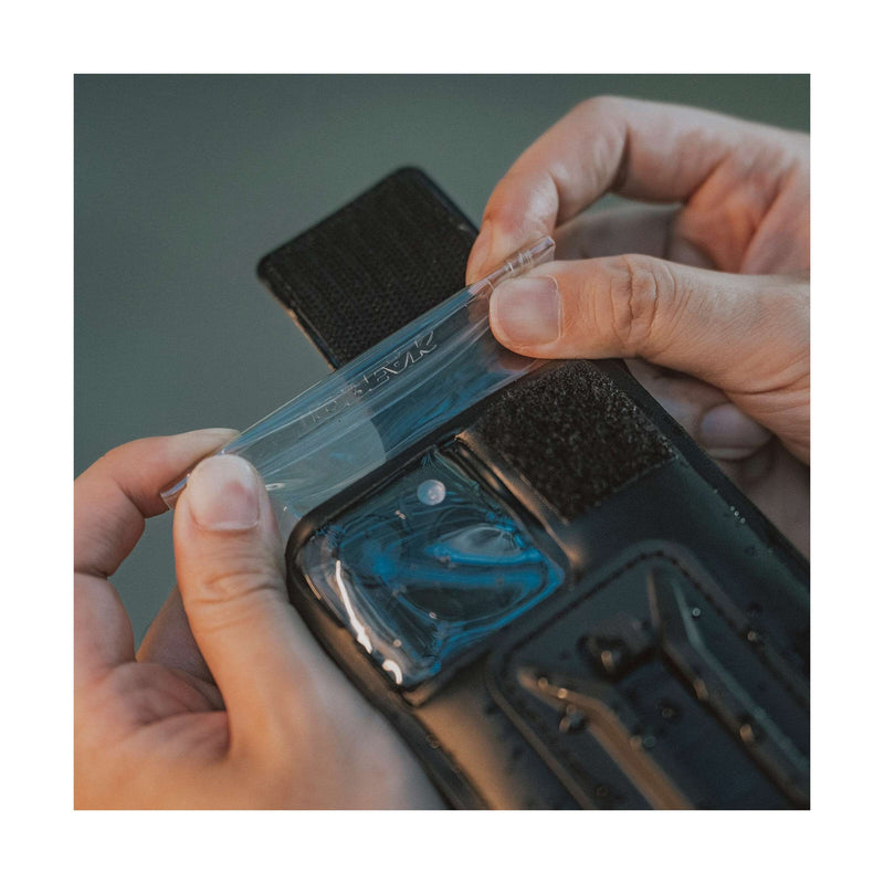 Afbeelding laden in galerijviewer, Topeak phone drybag - black - small
