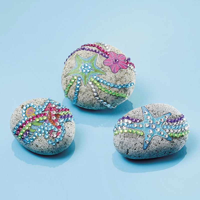 Afbeelding laden in galerijviewer, Totum knutselset stenen versieren met zeester incl. 350+ strass steentjes - rock starfish cadeautip creatief speelgoed meisjes en jongens knutselen
