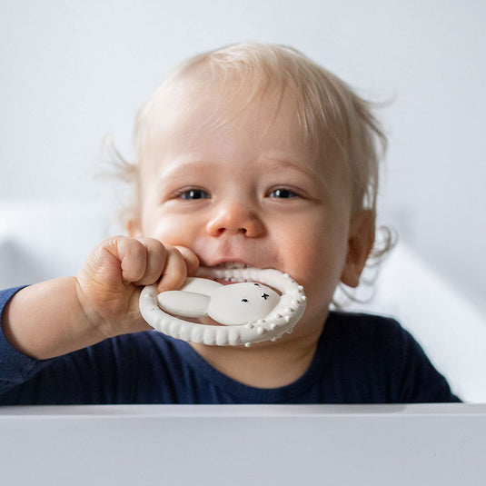Bambolino nijntje bijtring natuurlijk rubber - kraamcadeau baby - toys