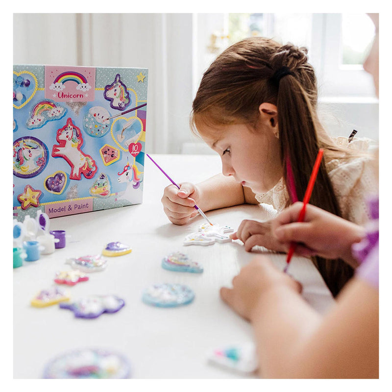Afbeelding laden in galerijviewer, Totum unicorn gips gieten schilderen model paint 10 gipsfiguren maken incl. 5 kleuren verf en penseel - knutselset cadeau tip speelgoed meisjes en jongens vanaf 5 jaar
