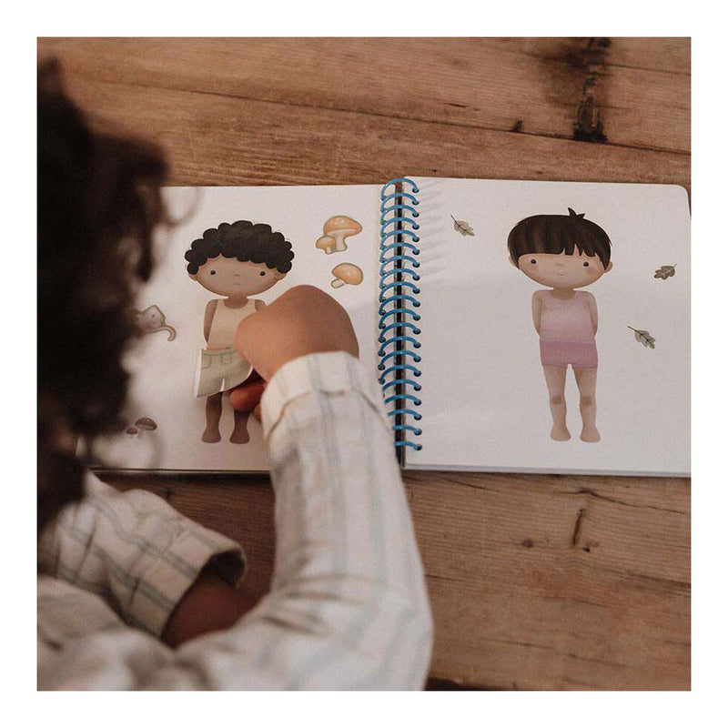 Afbeelding laden in galerijviewer, Little dutch dress up stickerboek jim forest friends
