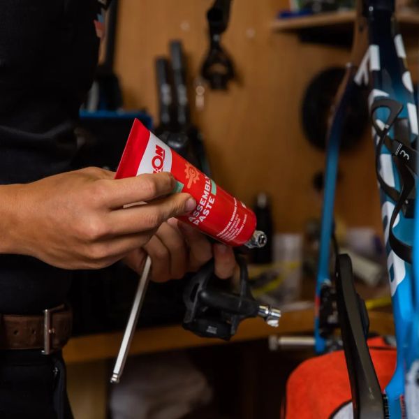 Afbeelding laden in galerijviewer, Montagepasta Tube Cyclon 150Ml
