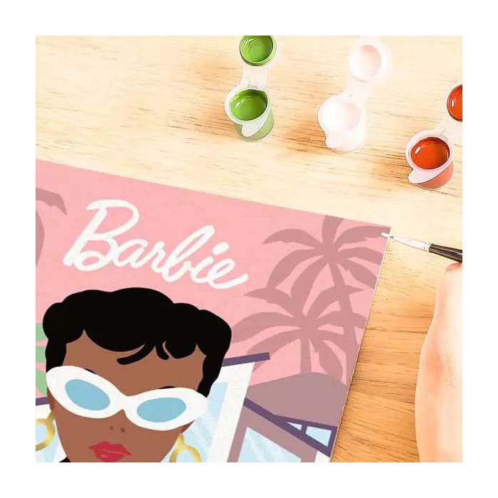 Afbeelding laden in galerijviewer, Ravensburger schilderen op nummer barbie 1959 creatief pakket volwassenen.
