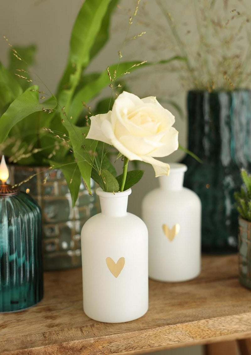 Afbeelding laden in galerijviewer, Ideas 4 seasons riga vaas glas wit met gouden hart ø7xh12cm
