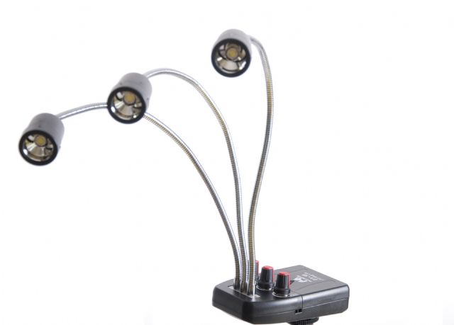 Afbeelding laden in galerijviewer, Falcon eyes macro led lamp dv-3b op batterij
