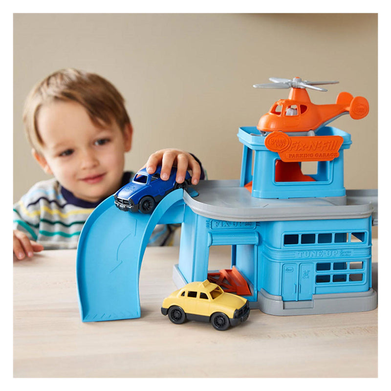 Afbeelding laden in galerijviewer, Green toys parkeergarage met auto's en helikopter
