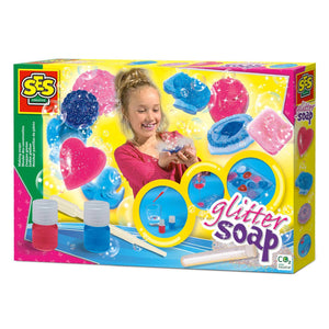 Ses zeepjes gieten