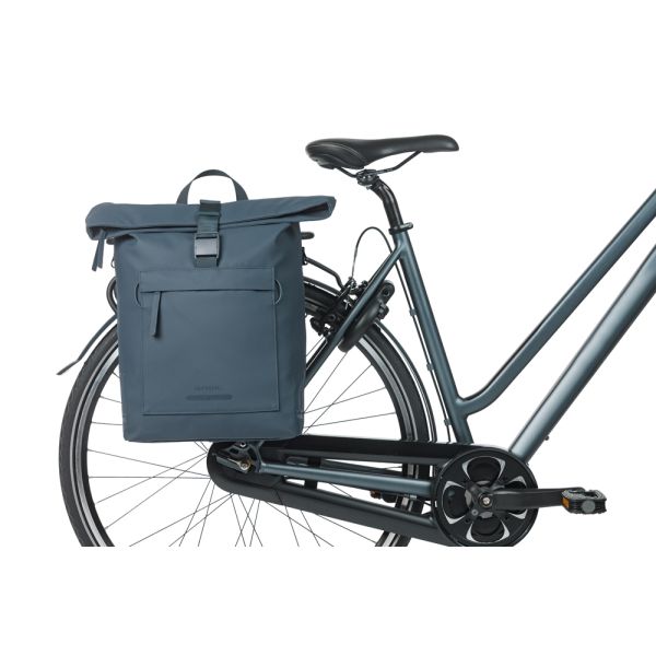 Afbeelding laden in galerijviewer, Basil b.v. fietsschoudertas basil brooklyn mik 17l 14 x 32 x 40 cm - blauw
