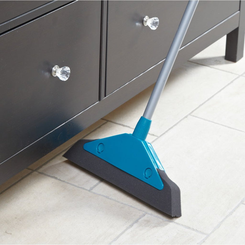 Afbeelding laden in galerijviewer, Leifheit 55243 soft and easy schuimrubber-bezem 34 cm met telescoopsteel blauw zilver

