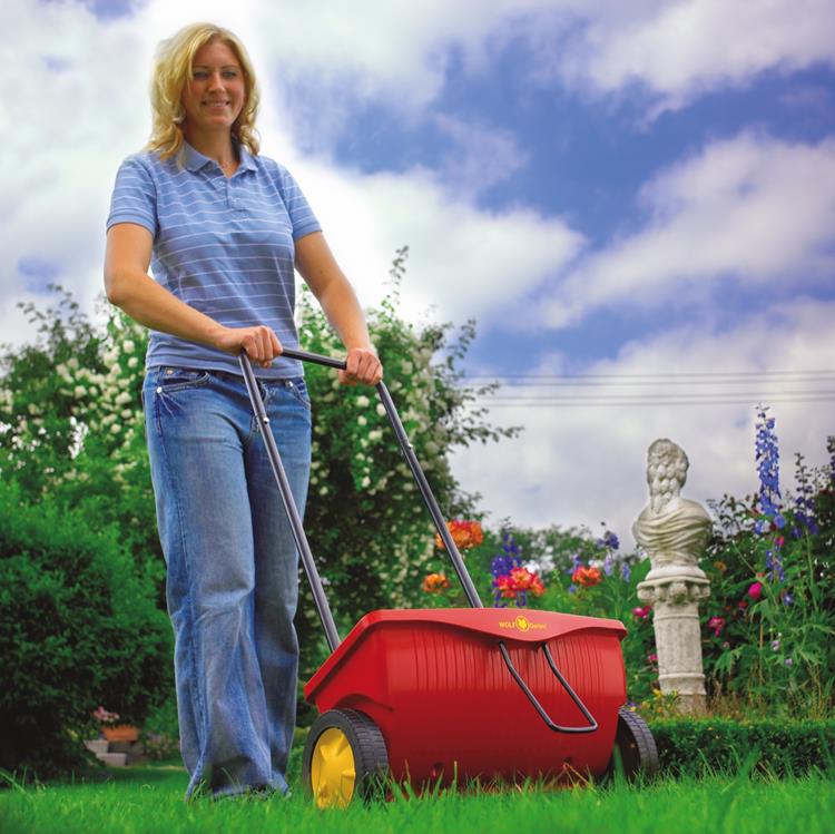 Afbeelding laden in galerijviewer, Wolf-garten universele strooiwagen we 330 - strooibreedte 41 cm - inhoud 15 liter
